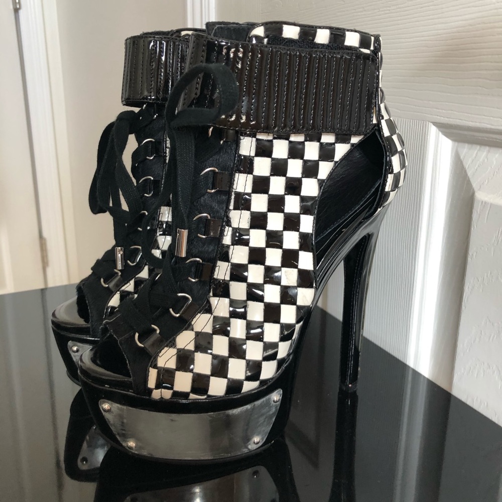 COPY - Steve Madden Duplx Black/White Heel